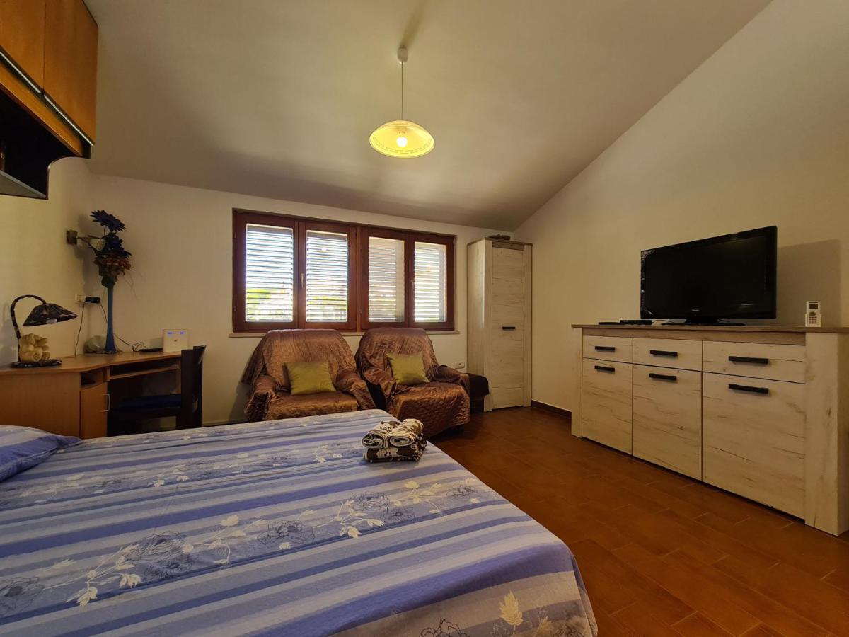 Apartments Mare 826 プーラ エクステリア 写真