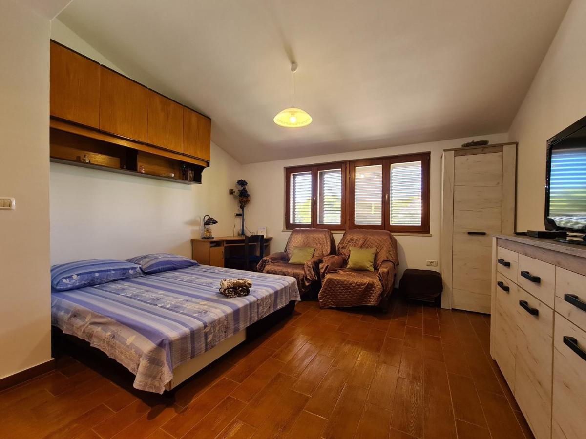 Apartments Mare 826 プーラ エクステリア 写真